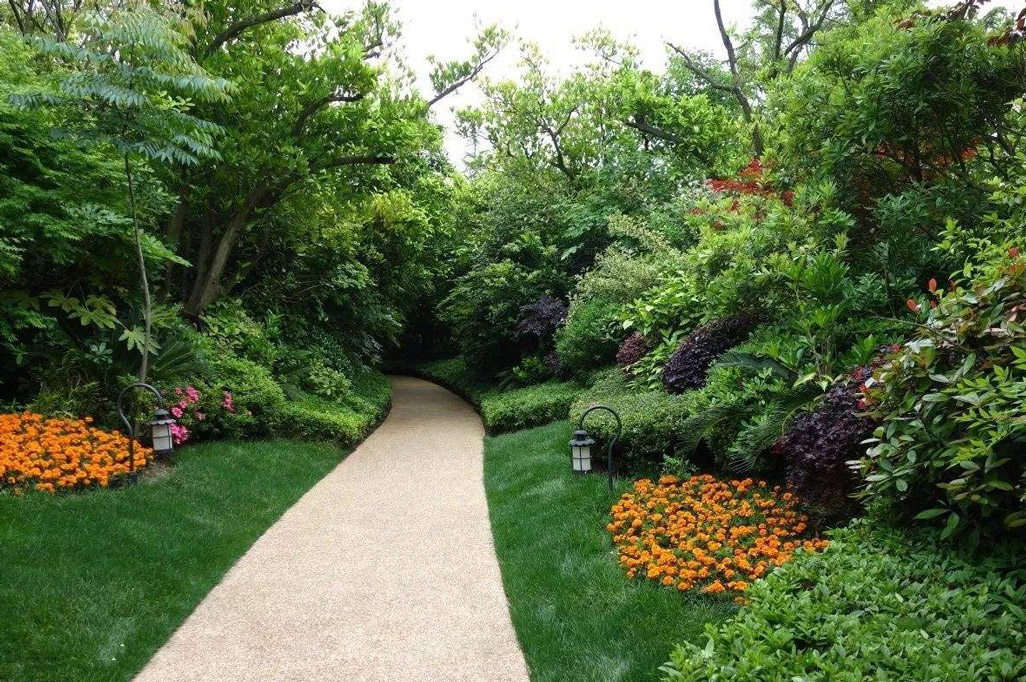 园林设计中可以利用植物来构成空间